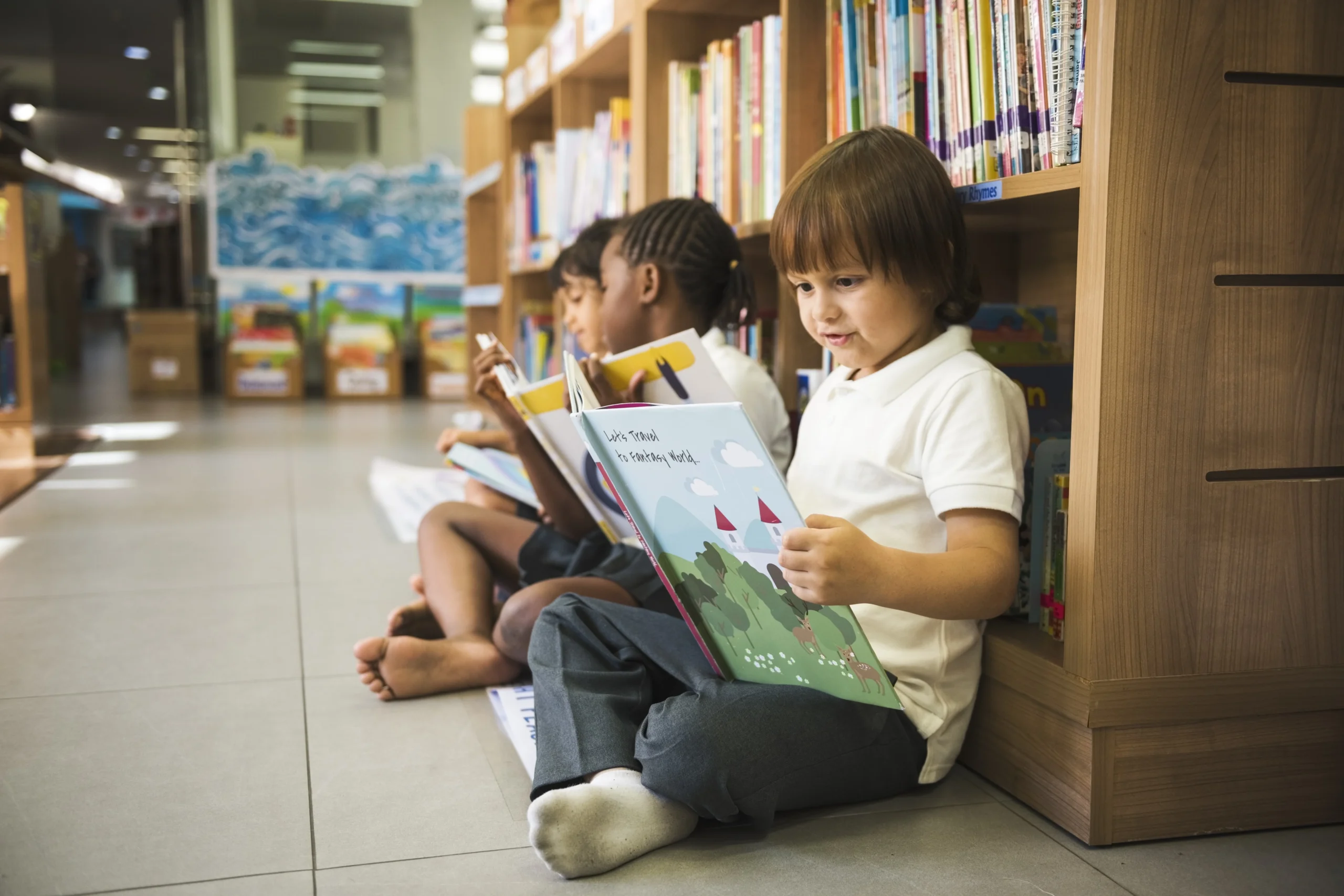 kids-reading-books-in-classroom-library